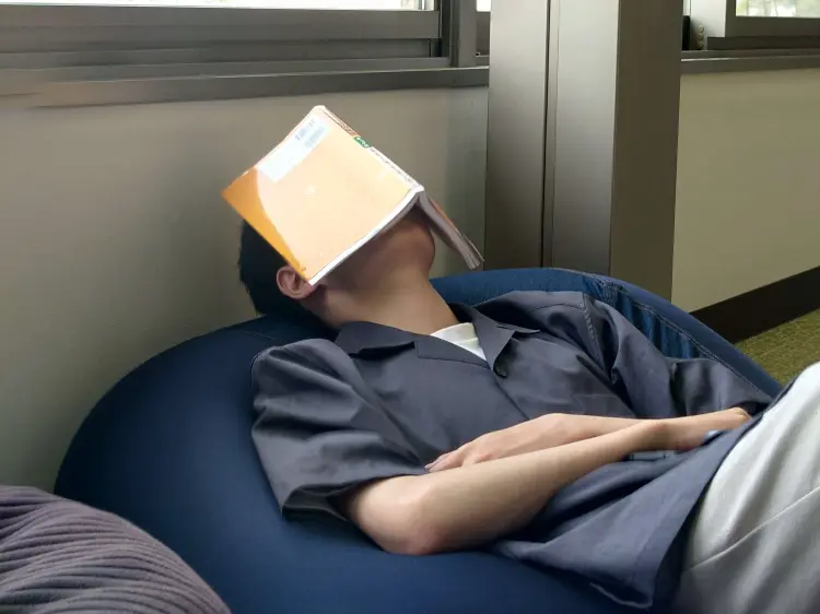 asa1984 sleeps in the share space of Sendai Kosen